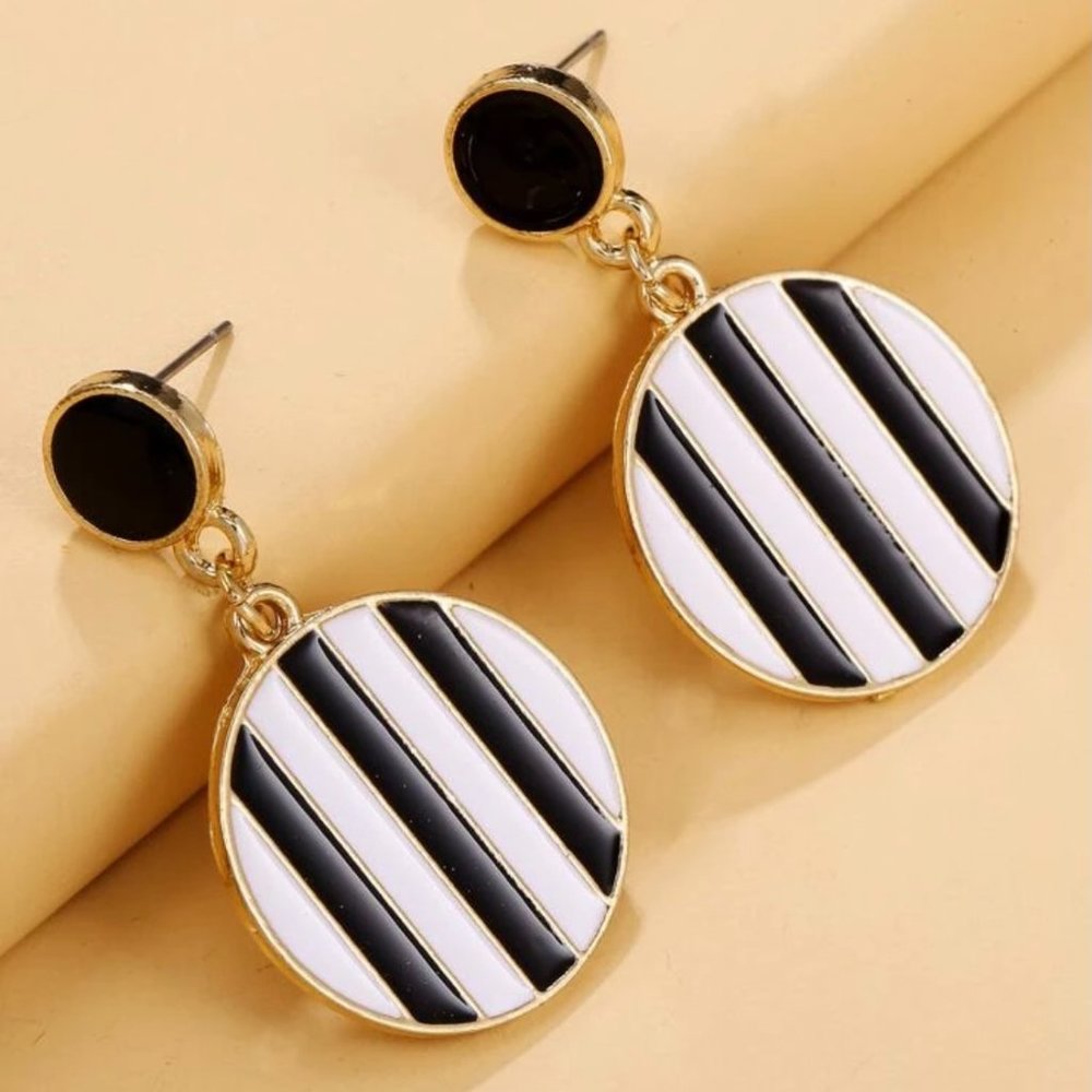 NIP Fantastic Enamel Disc Dangle Pierced Earrings